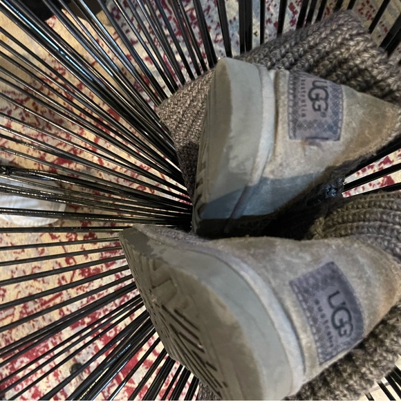 Uggs size 8 - Picture 10 of 13